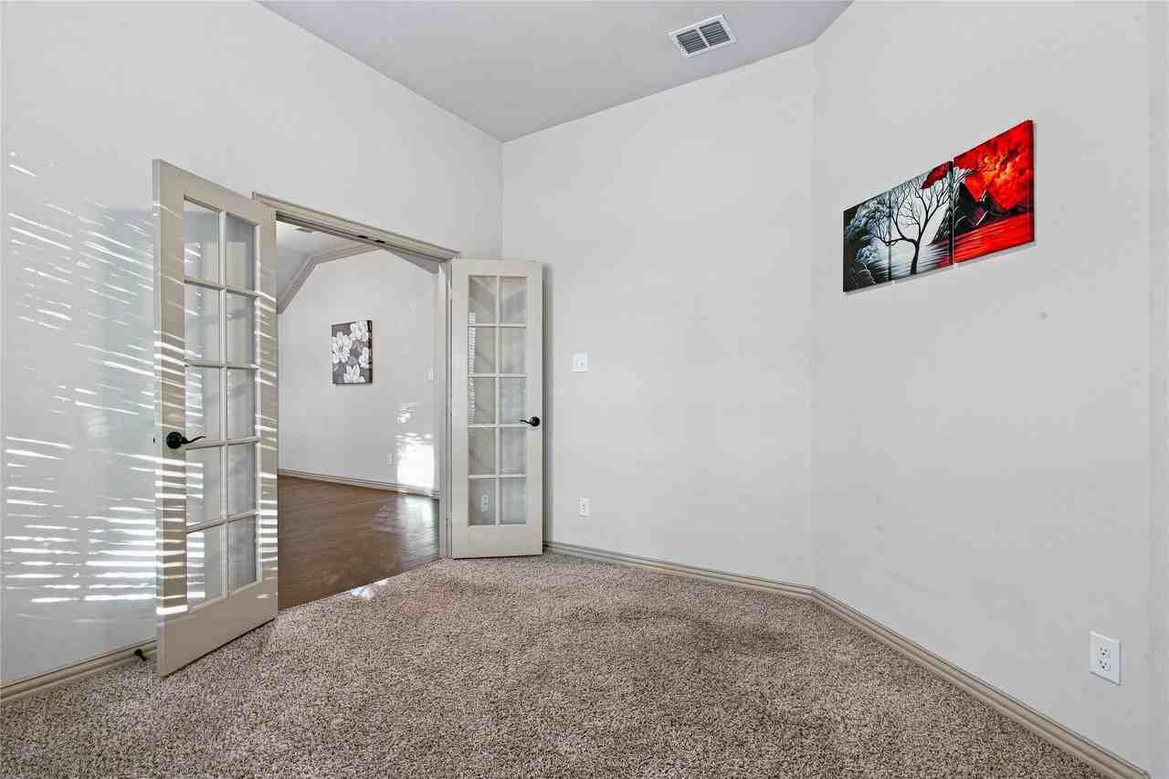 917 Cougar Dr - Photo 5 of 27