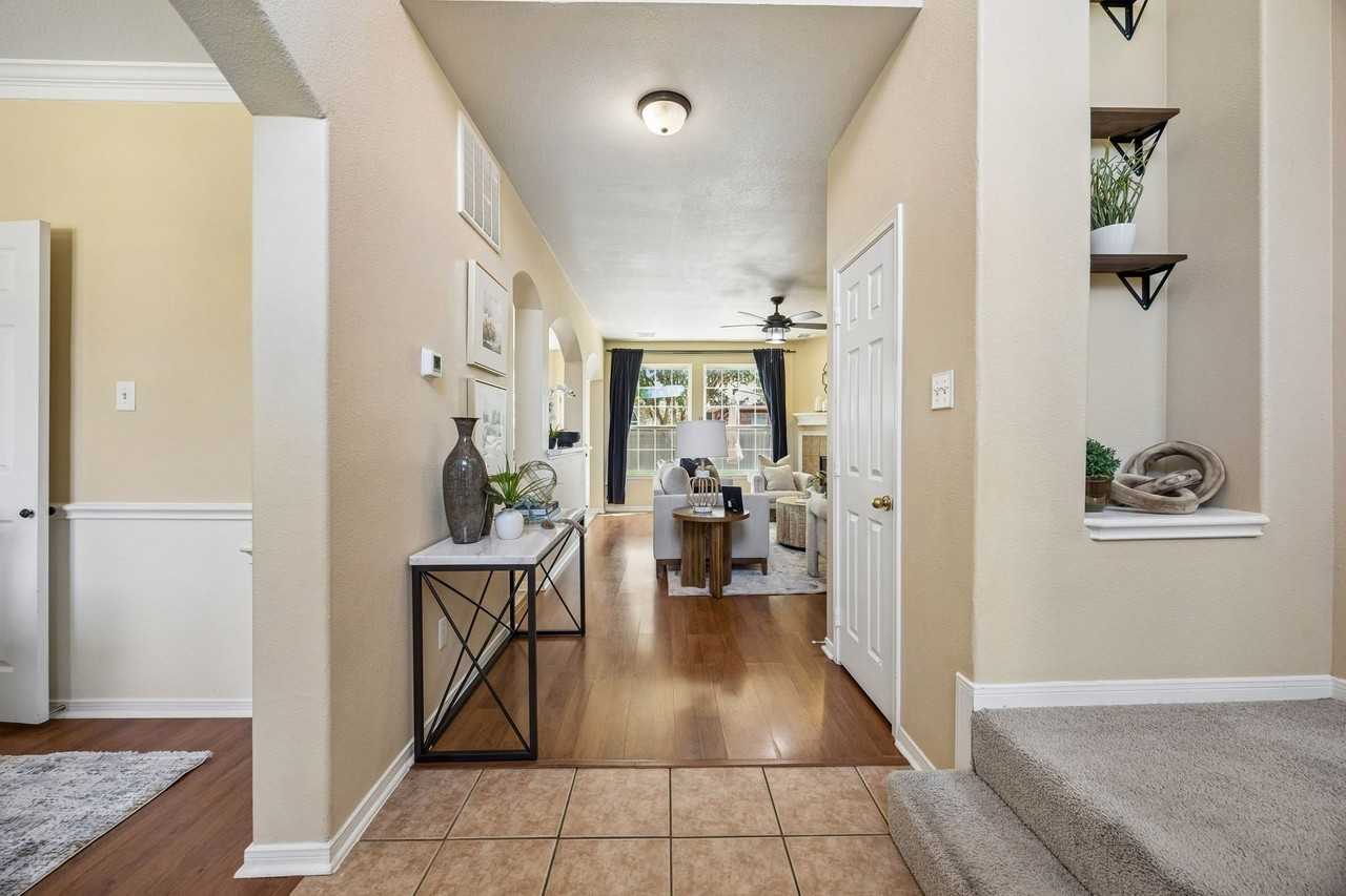 104 Rolling Rock Dr - Photo 3 of 28