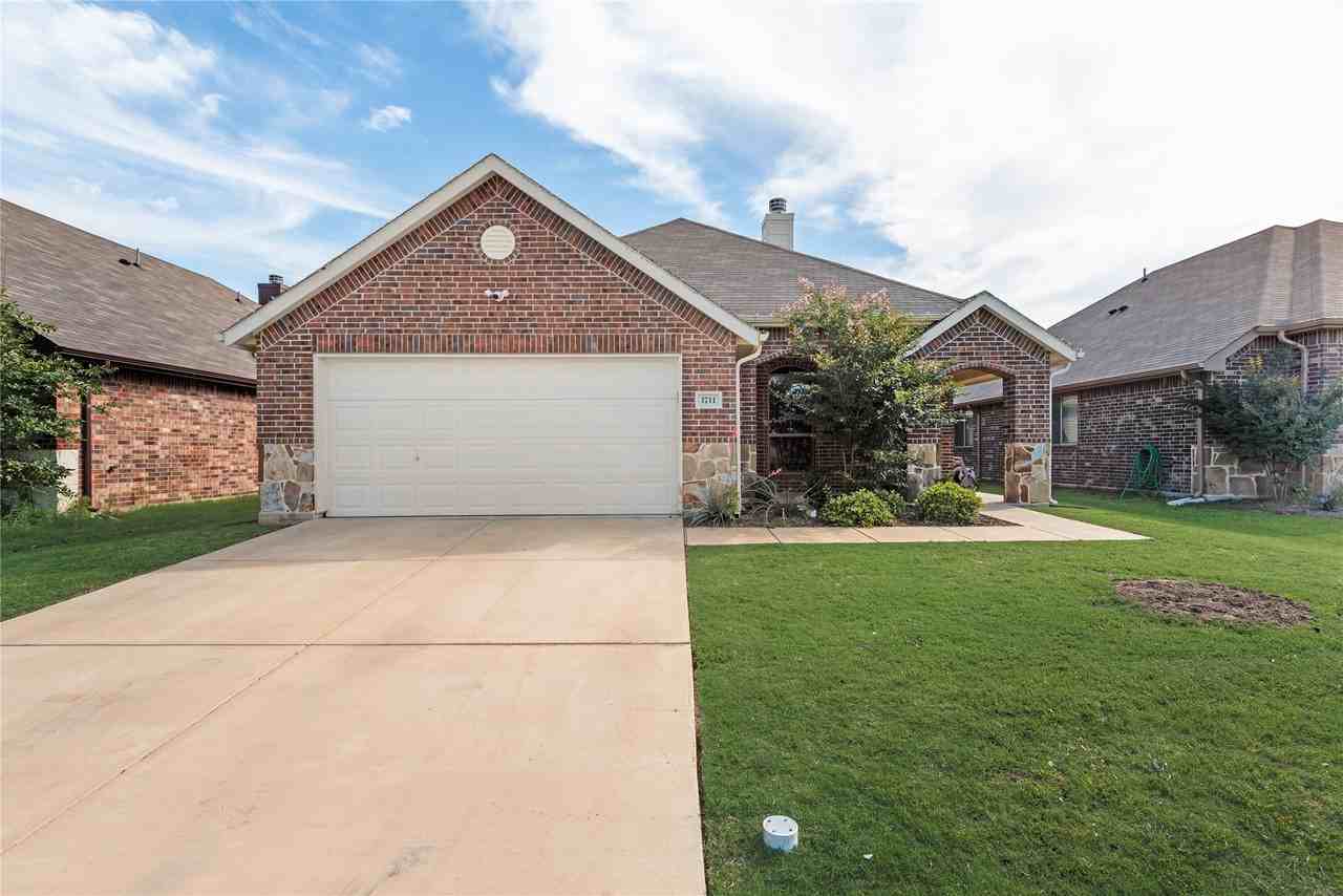 1711 Wooley Way - Photo 2 of 21