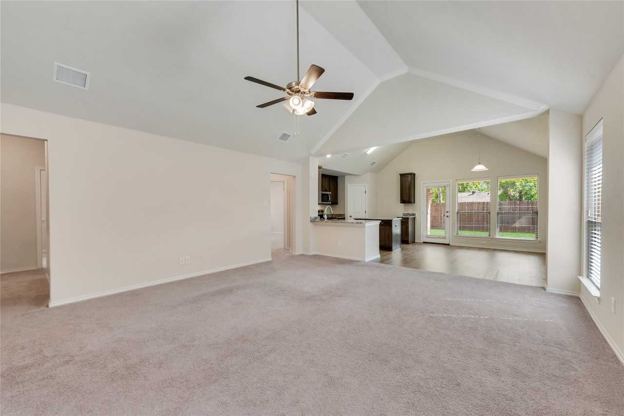 1711 Wooley Way - Photo 3 of 21