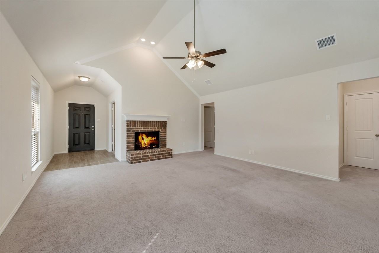 1711 Wooley Way - Photo 4 of 21