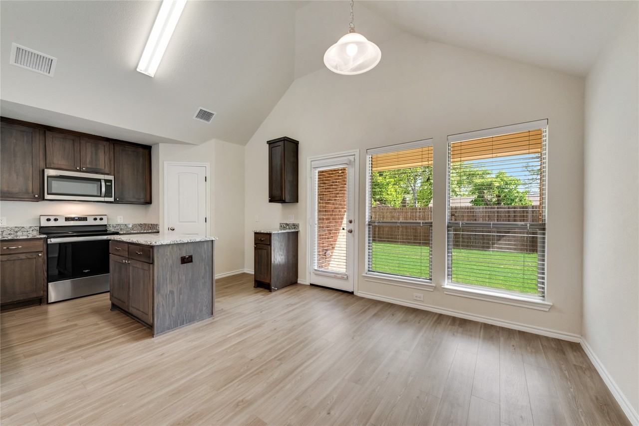 1711 Wooley Way - Photo 6 of 21