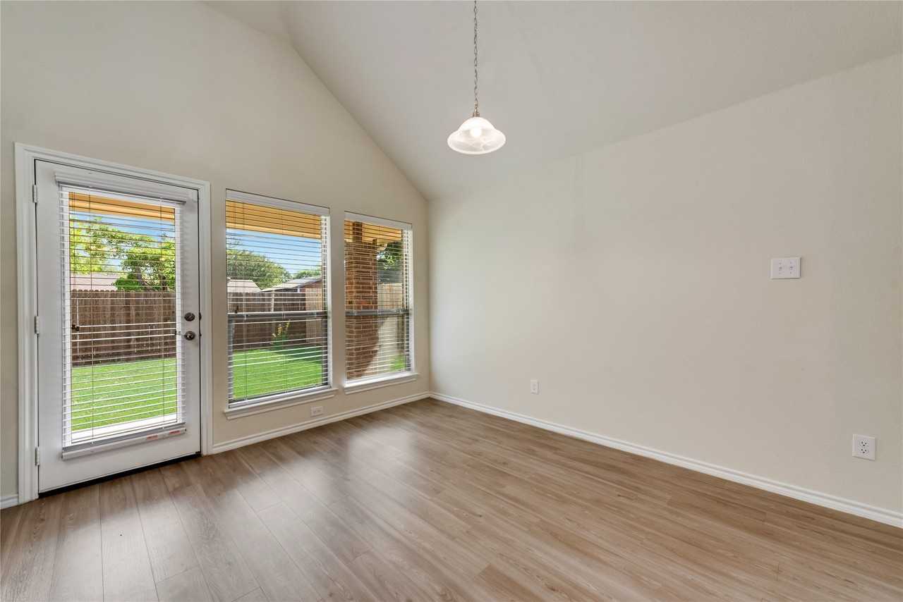 1711 Wooley Way - Photo 7 of 21