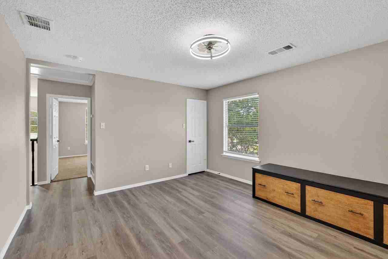 1032 Sugarberry Ln - Photo 5 of 31