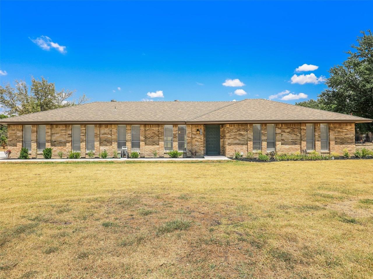 5609 Elisa Ln - Photo 4 of 39