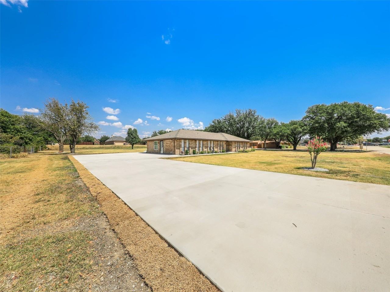 5609 Elisa Ln - Photo 5 of 39