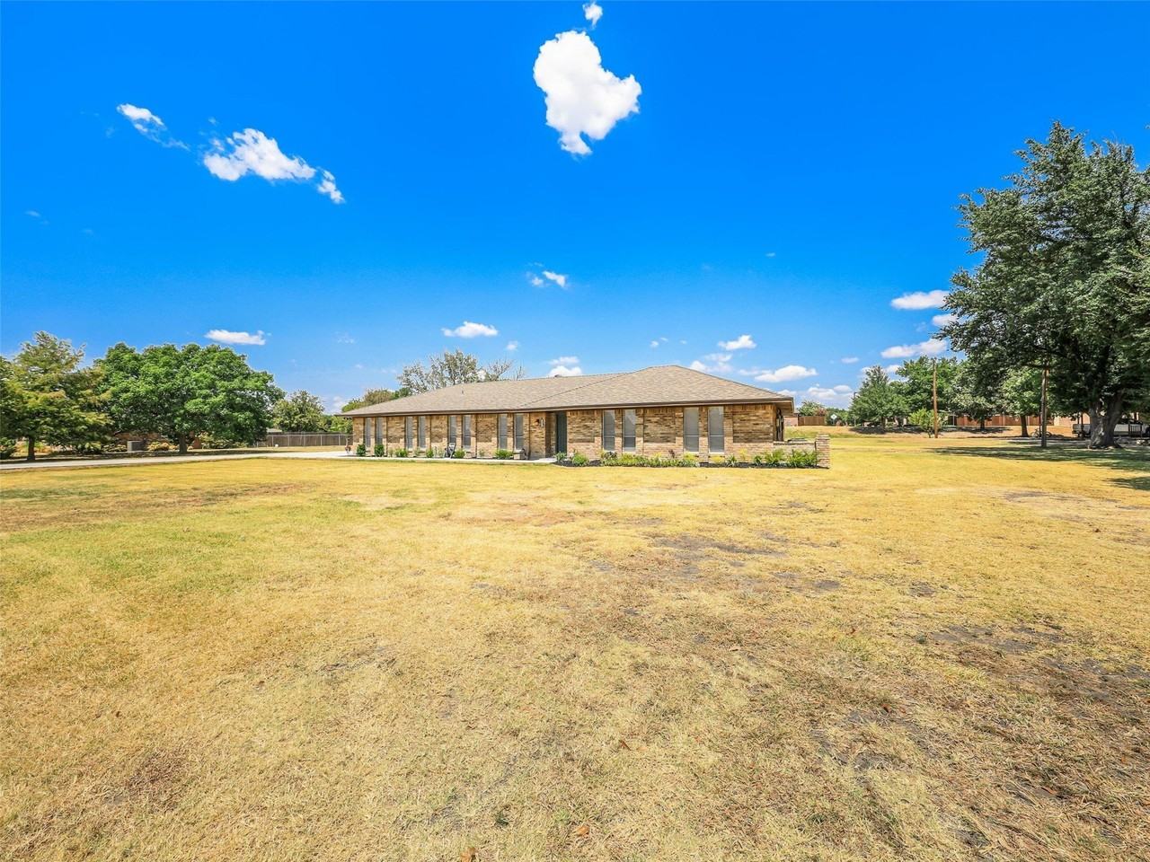 5609 Elisa Ln - Photo 6 of 39
