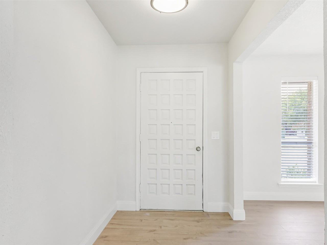 5609 Elisa Ln - Photo 7 of 39