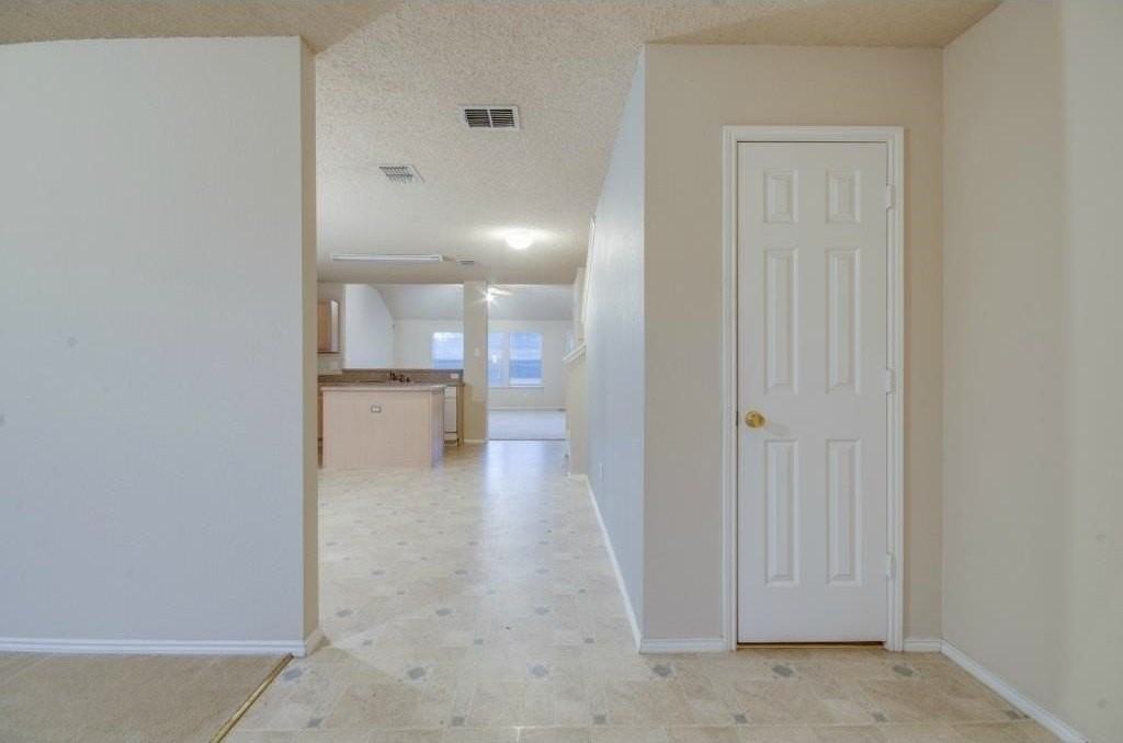 406 Ashland Dr - Photo 3 of 23