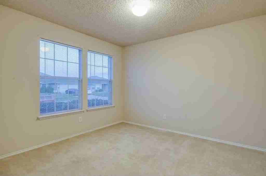 406 Ashland Dr - Photo 4 of 23