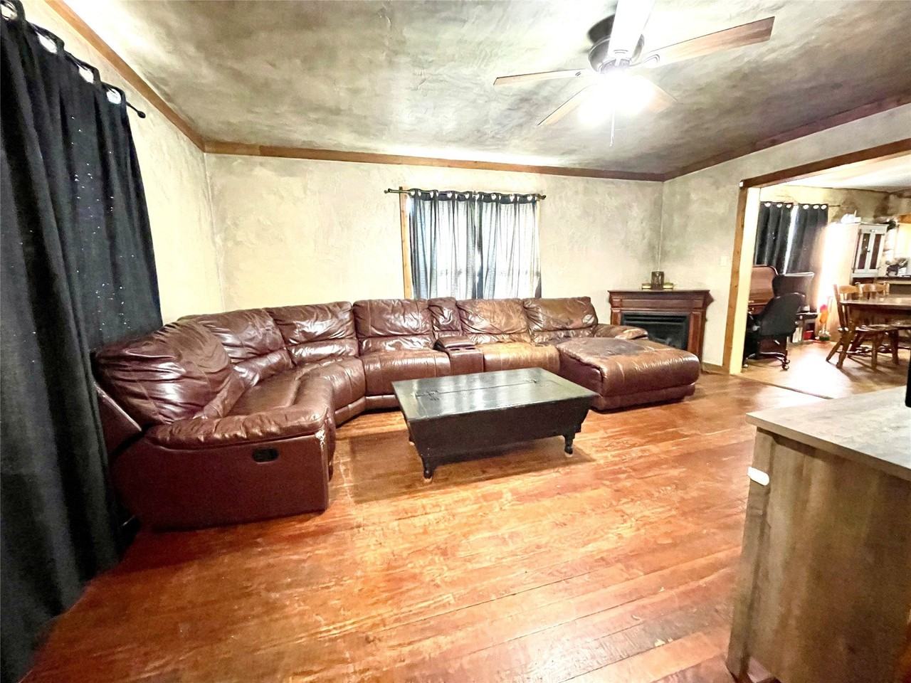 209 N Bowie St - Photo 3 of 29