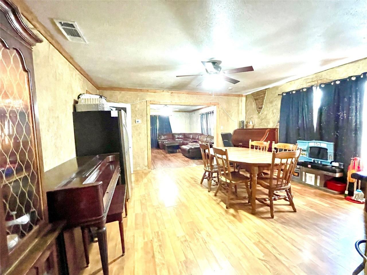 209 N Bowie St - Photo 4 of 29