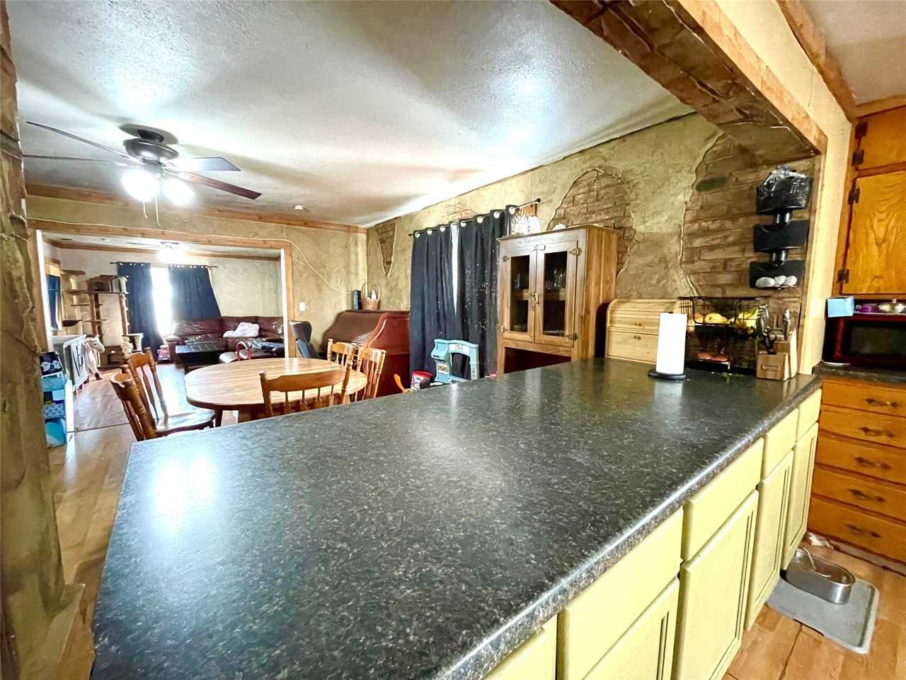 209 N Bowie St - Photo 6 of 29