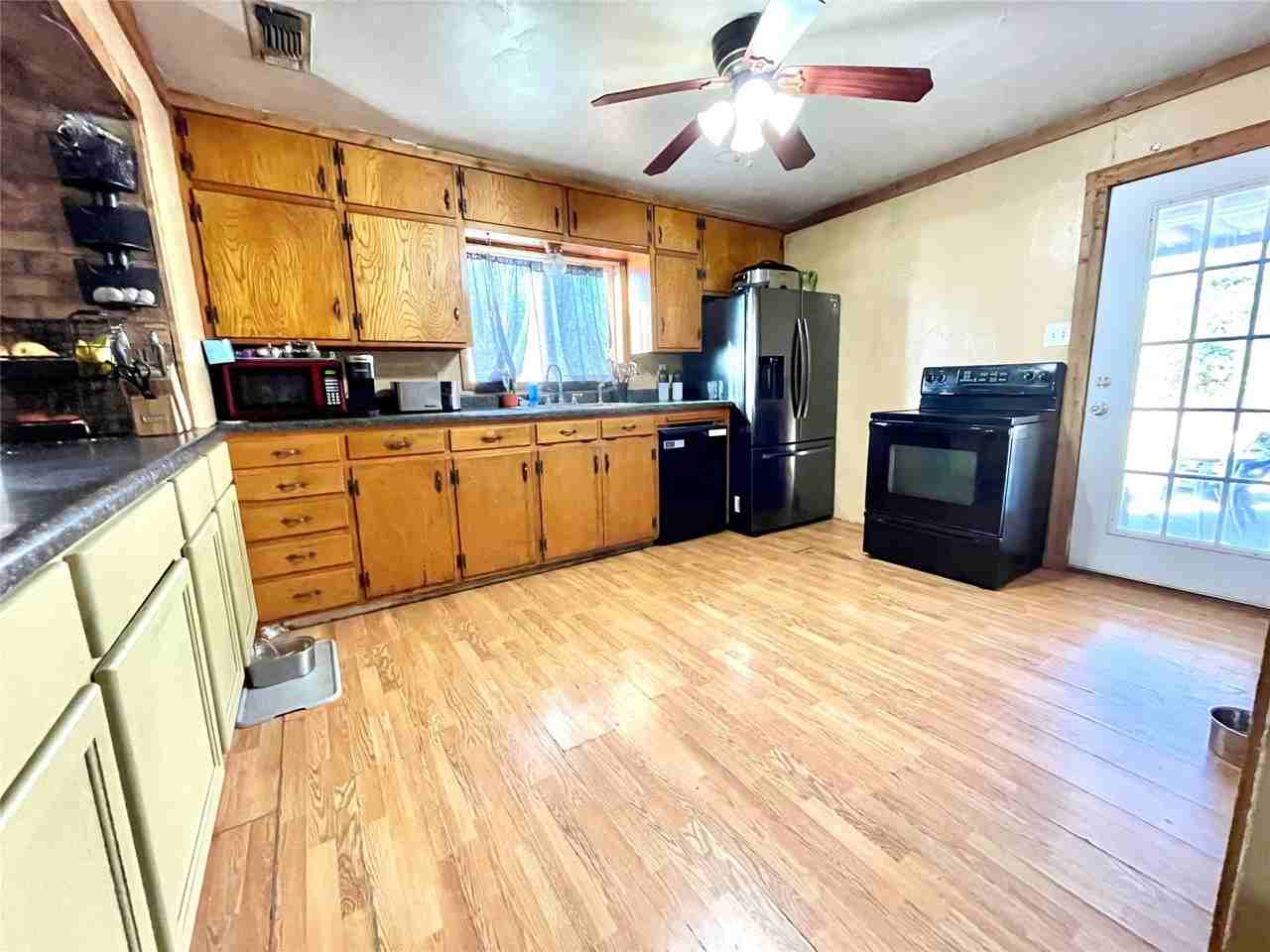 209 N Bowie St - Photo 7 of 29