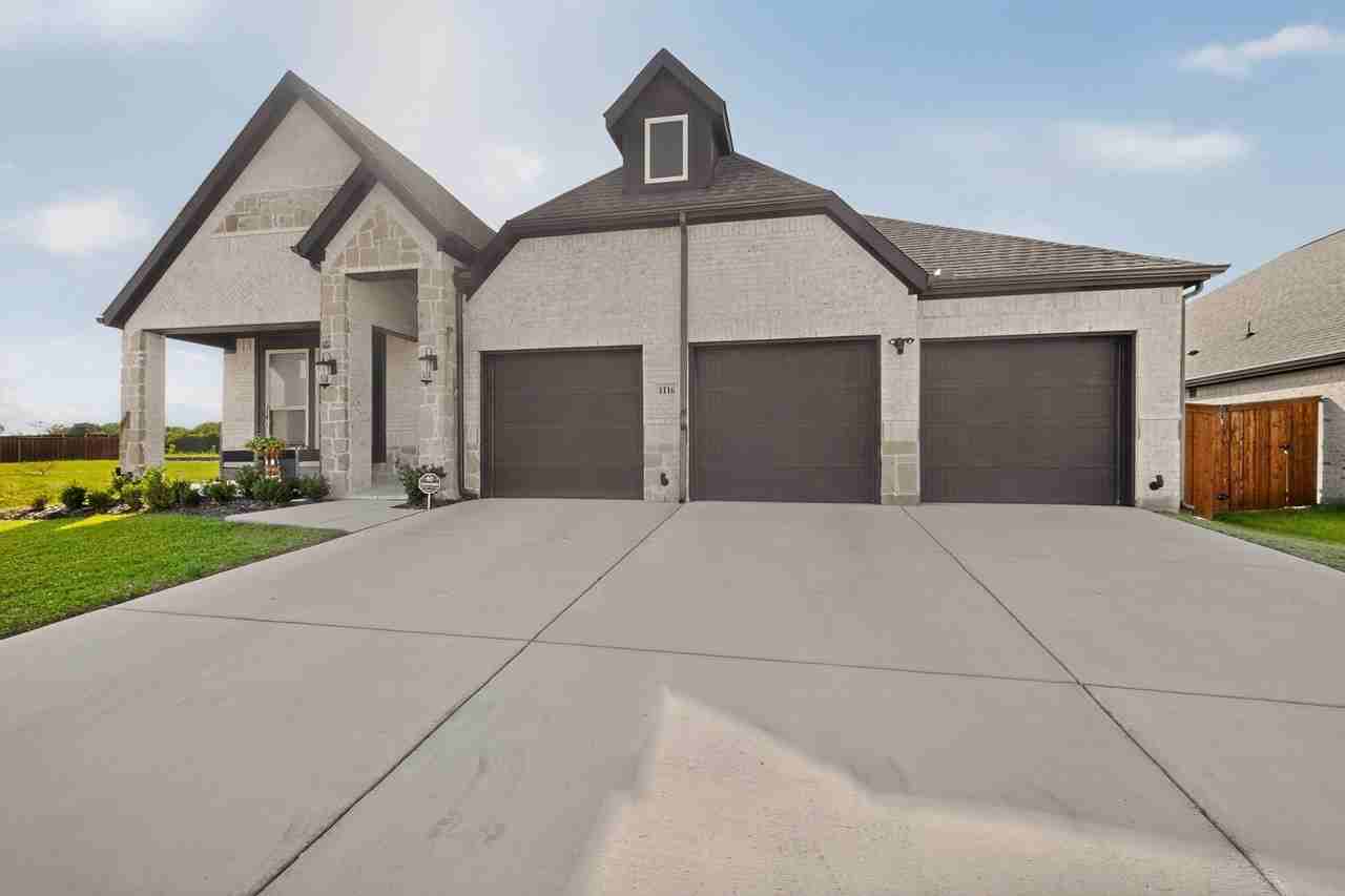 1116 Alaska Dr - Photo 3 of 35