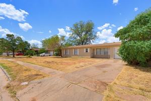 featured image of 618 S La Salle Dr