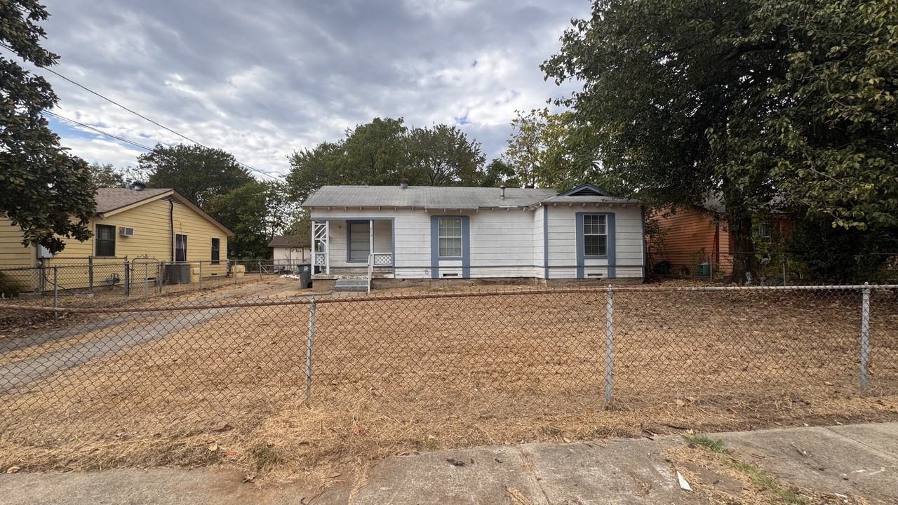 8445 Tackett St - Photo 3 of 14