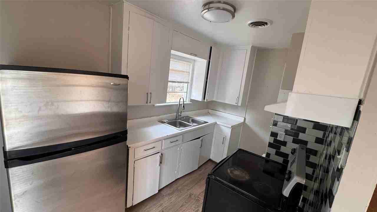 8445 Tackett St - Photo 4 of 14