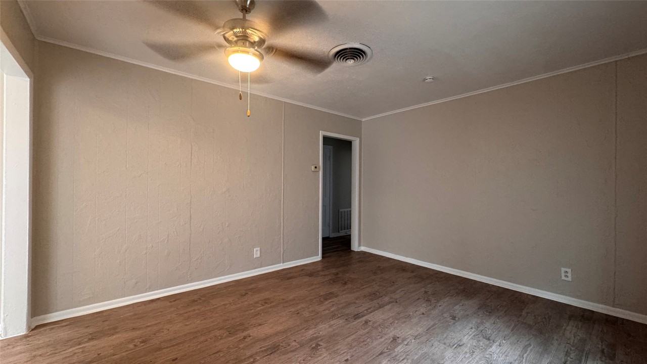 8445 Tackett St - Photo 5 of 14