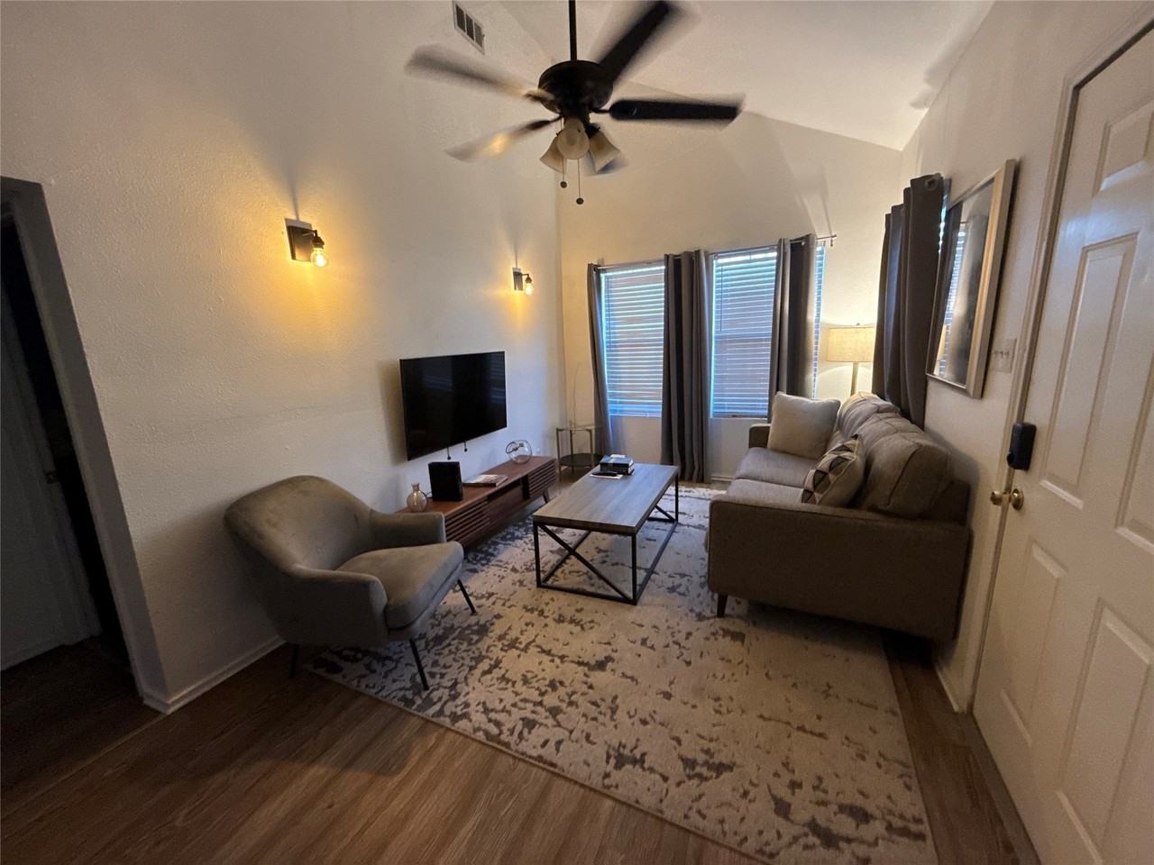 4347 Travis St #4347 - Photo 2 of 15