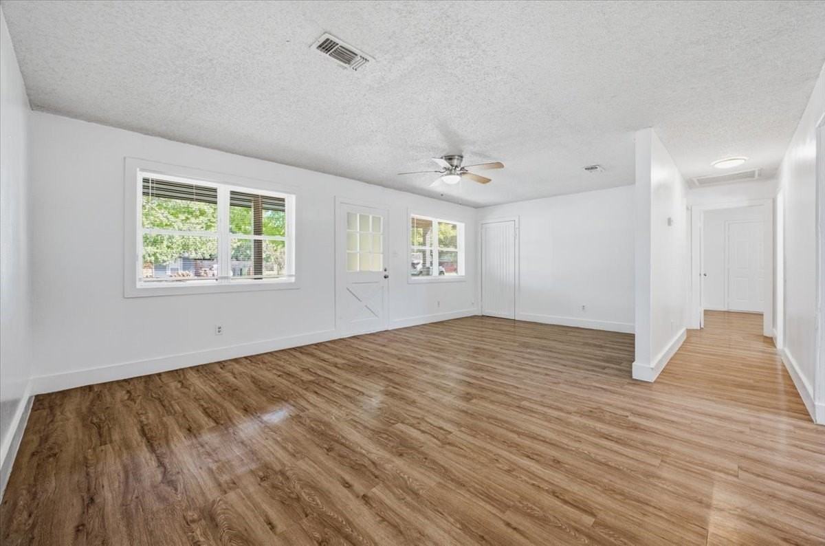 104 Parker St - Photo 6 of 33