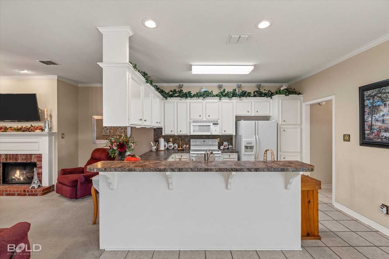 6004 Kateland Cir - Photo 6 of 36