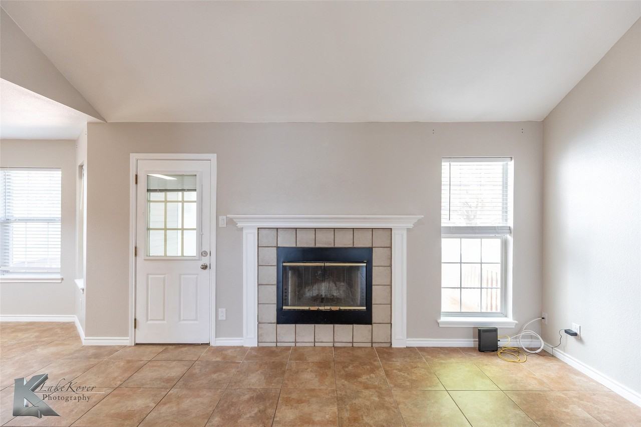 7549 Thompson Pkwy - Photo 5 of 36