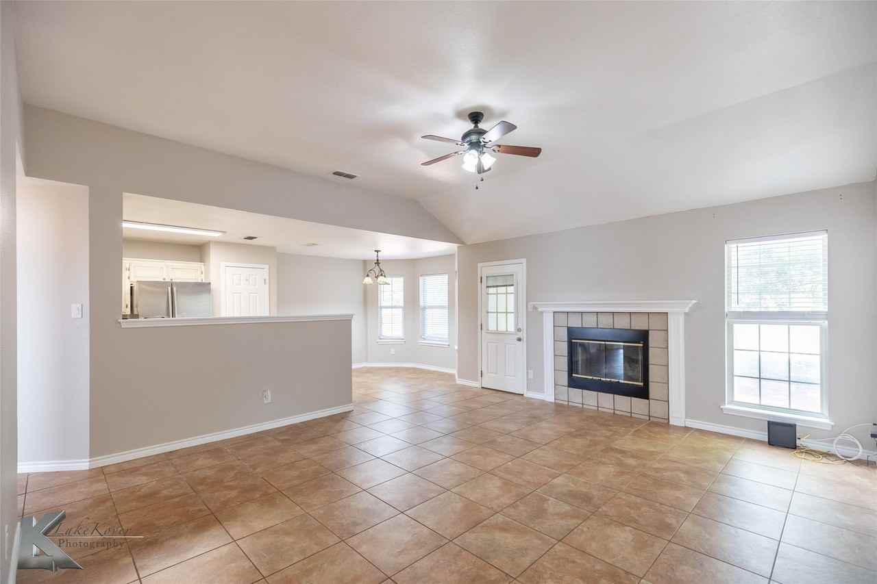 7549 Thompson Pkwy - Photo 7 of 36