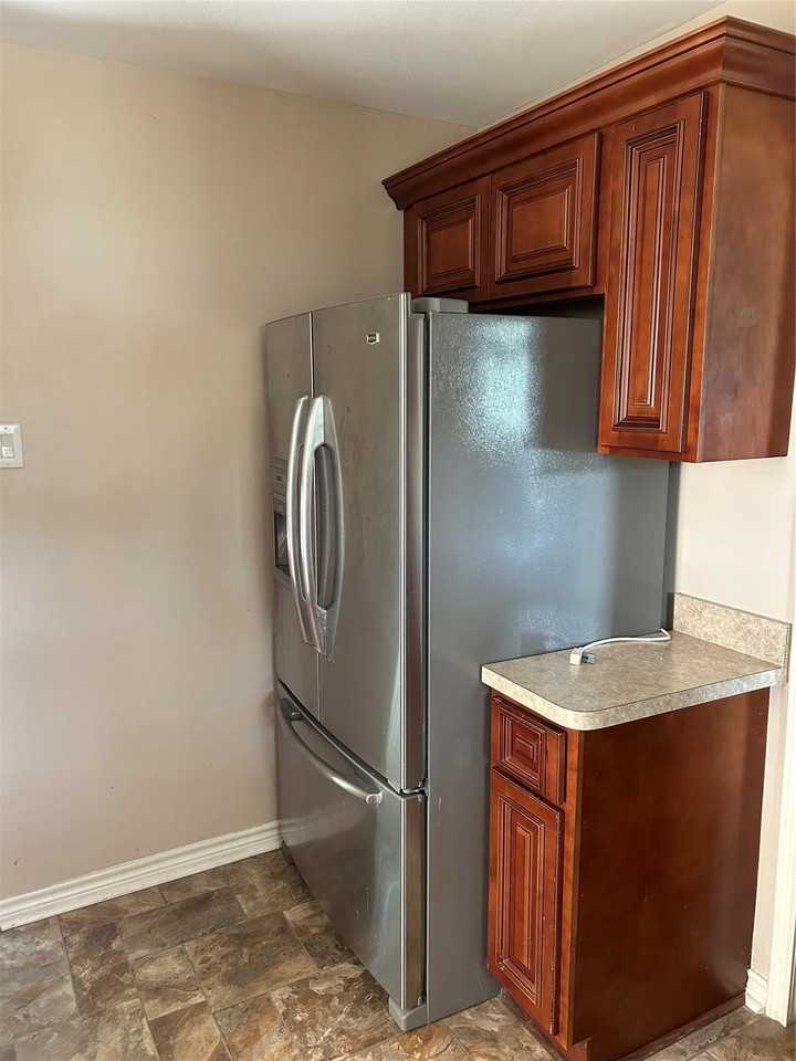 1202 Overhill Dr - Photo 4 of 10
