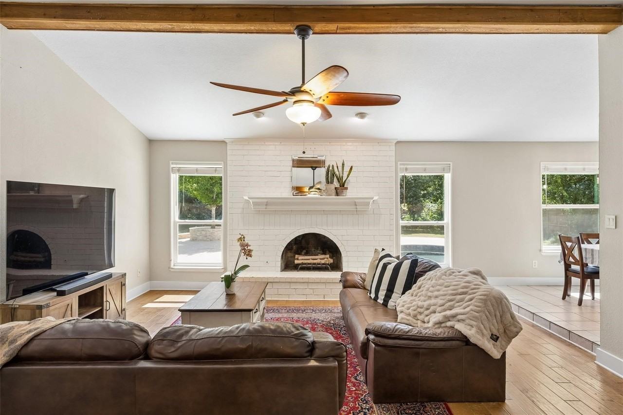 1203 Oakwood Trl - Photo 4 of 27