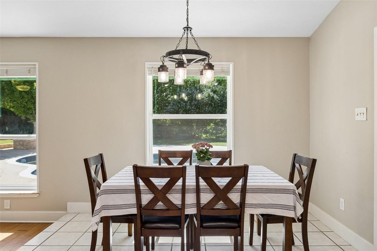 1203 Oakwood Trl - Photo 7 of 27