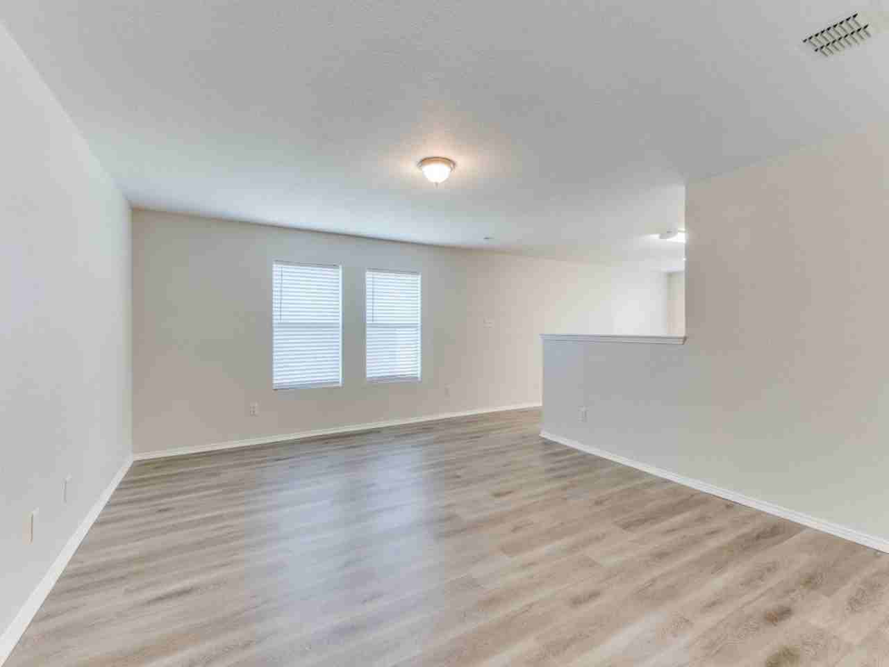 1609 Castle Ridge Rd - Photo 2 of 12