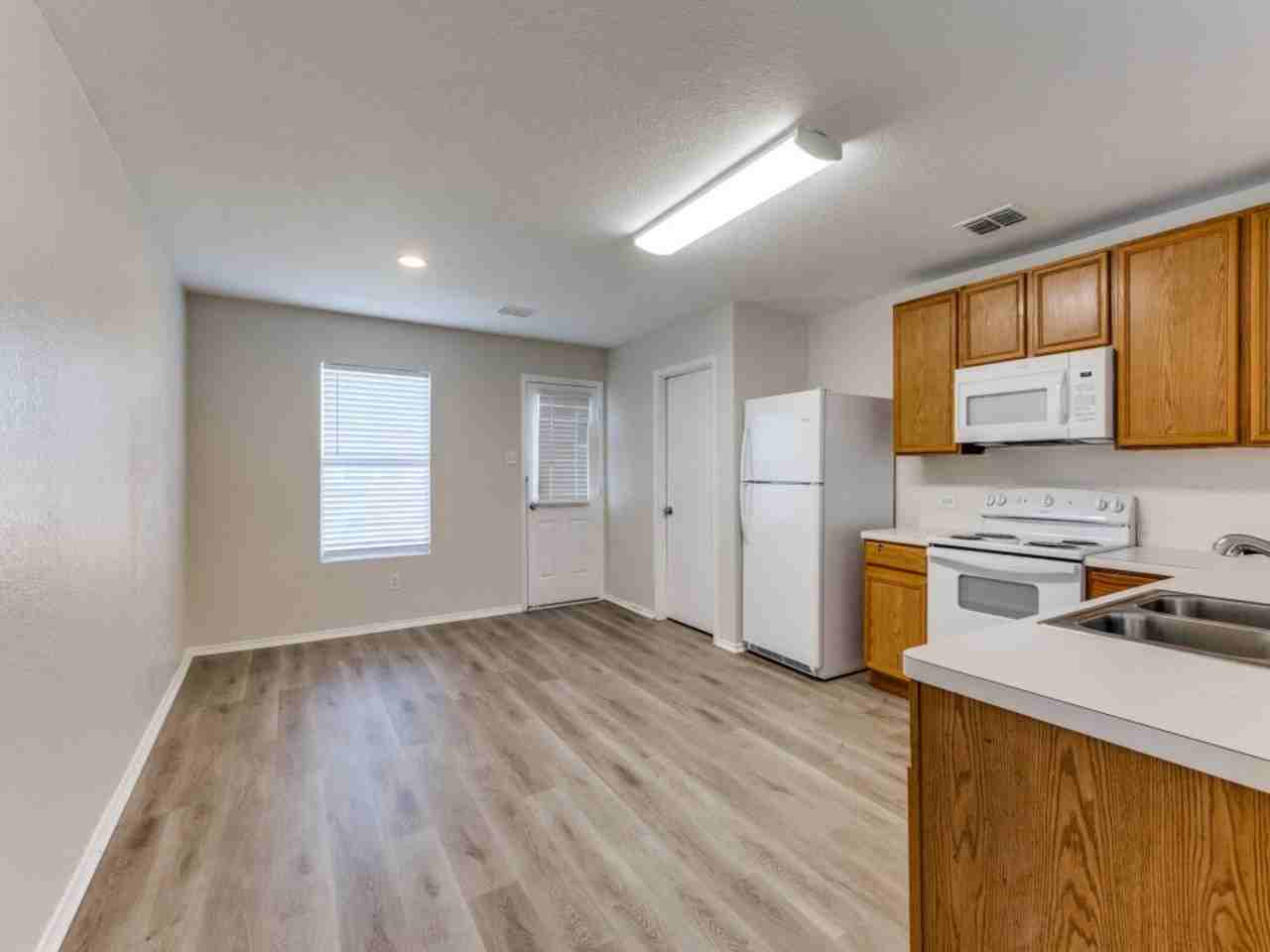 1609 Castle Ridge Rd - Photo 4 of 12