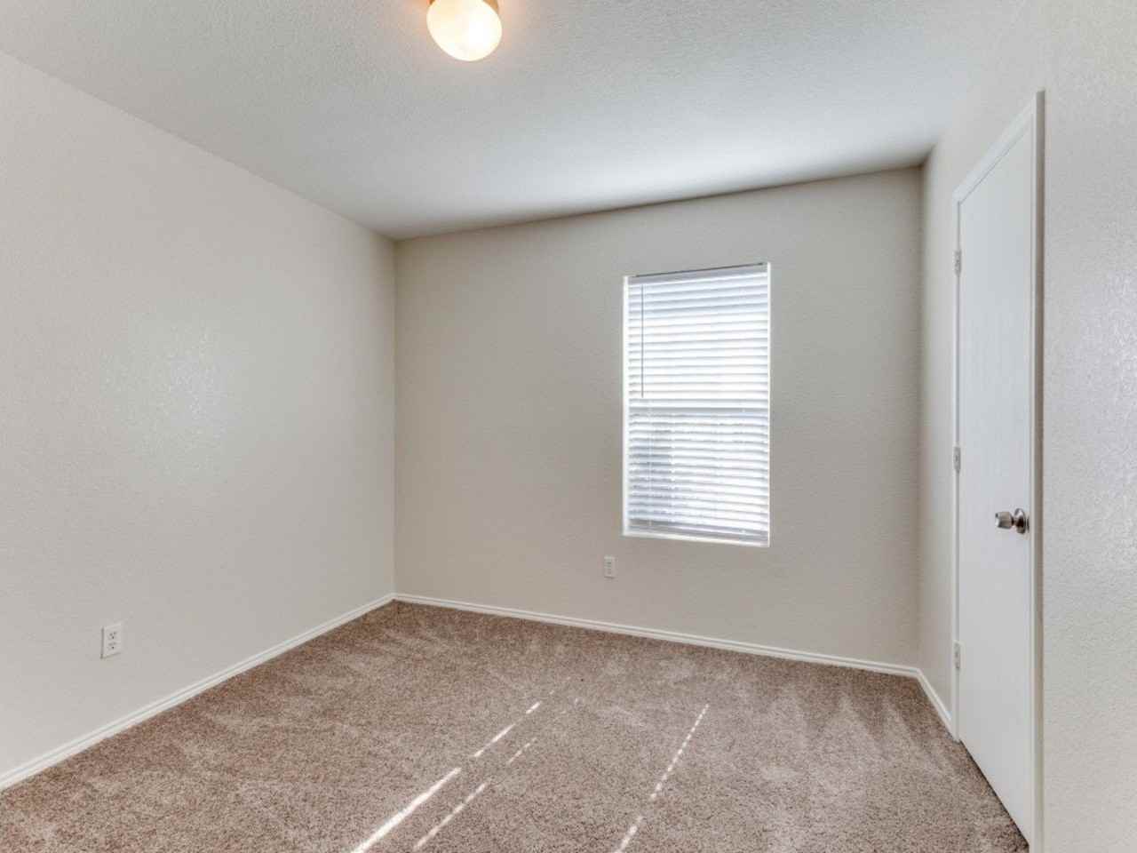 1609 Castle Ridge Rd - Photo 6 of 12