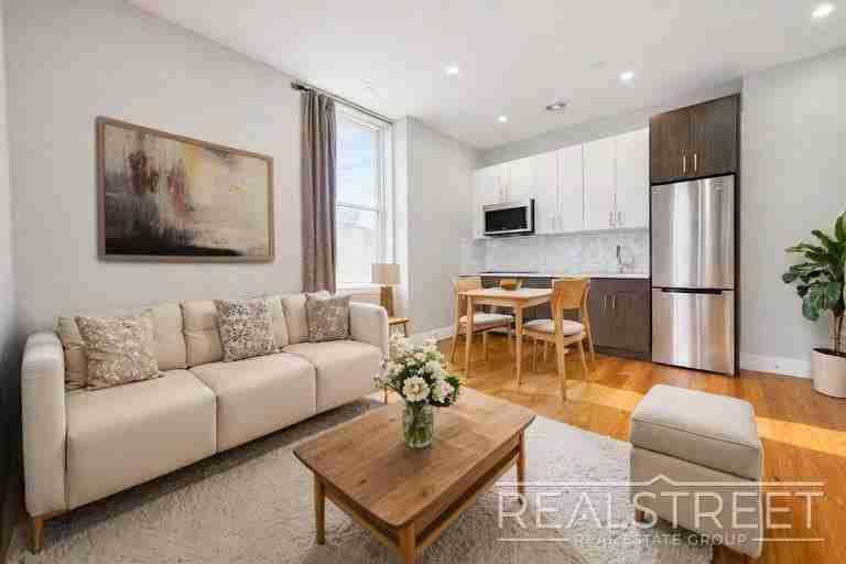 115 Park Ave #4CA - Photo 2 of 4