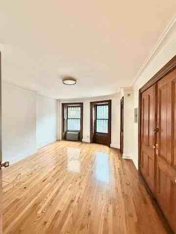 481A Quincy St #B - Photo 3 of 9