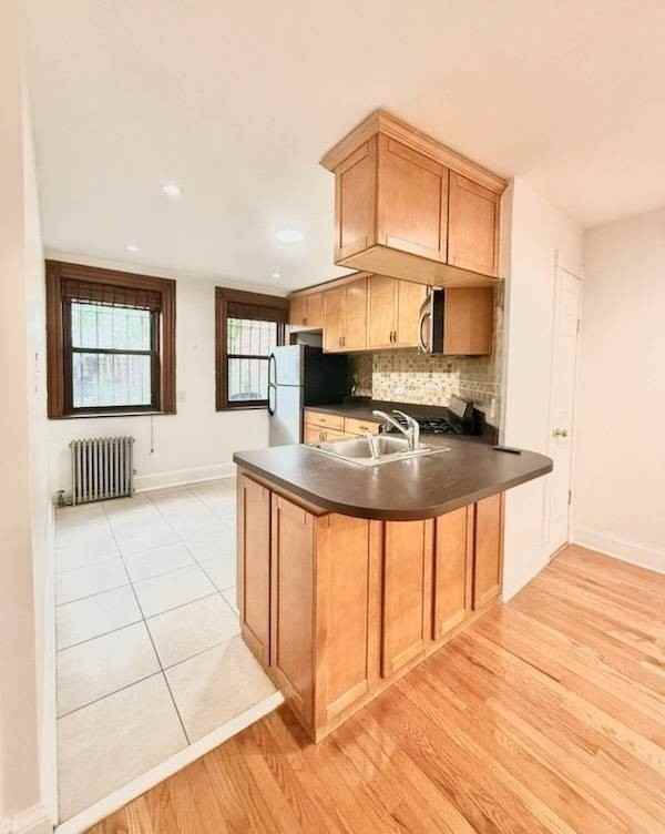 481A Quincy St #B - Photo 2 of 9