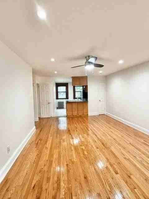 481A Quincy St #B - Photo 5 of 9