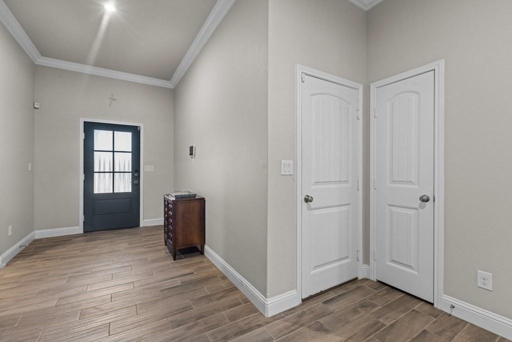 1208 Yancy St - Photo 4 of 25