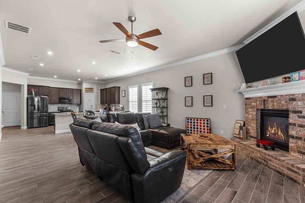 1208 Yancy St - Photo 6 of 25