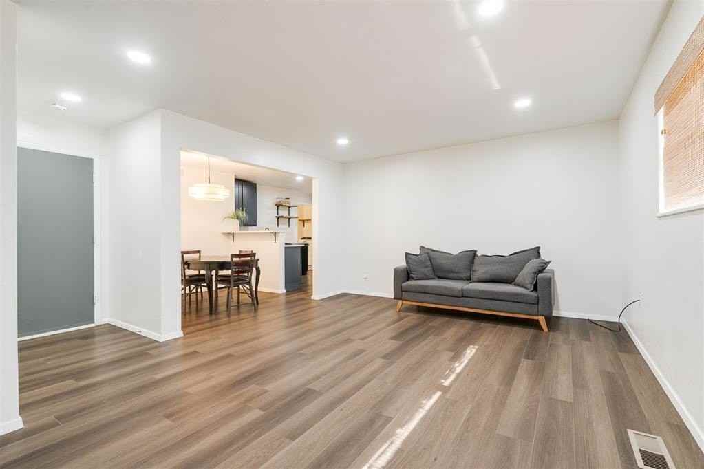 3613 Nw 53rd St - Photo 3 of 14