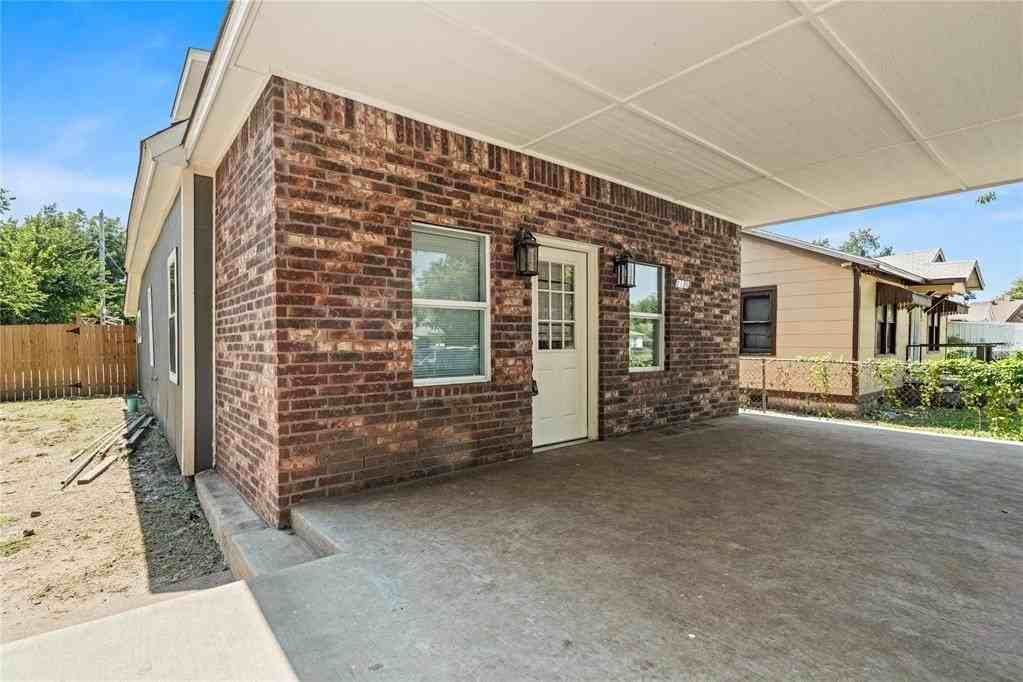 2136 Sw 23rd St - Photo 3 of 20