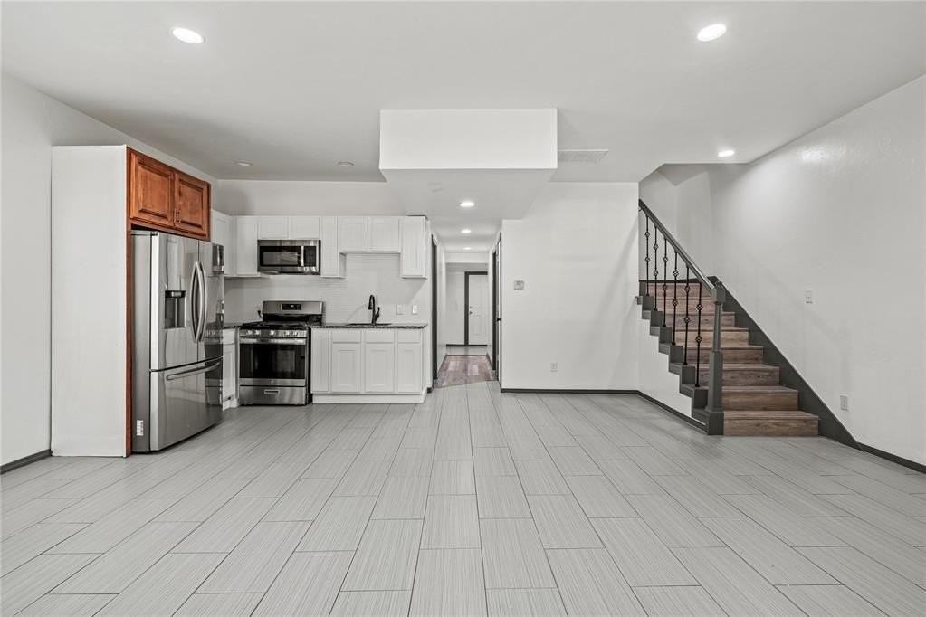 2136 Sw 23rd St - Photo 4 of 20