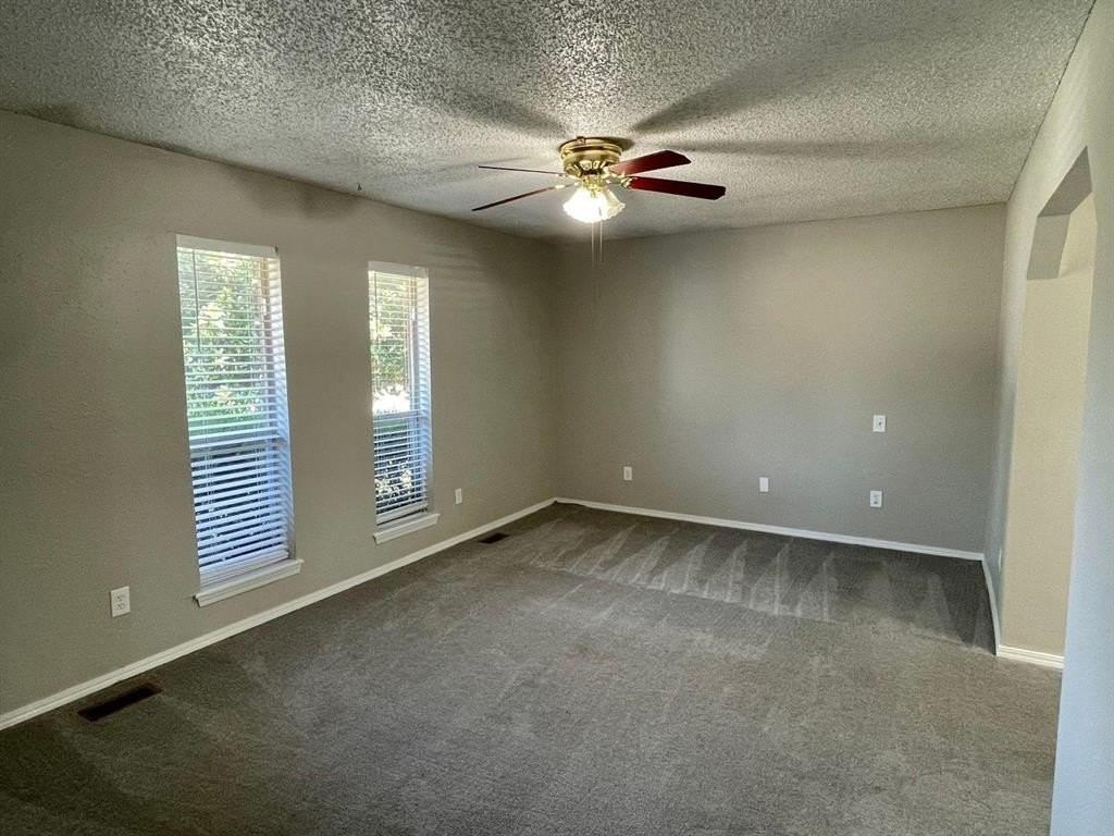 6712 Nw 18th Cir - Photo 5 of 10