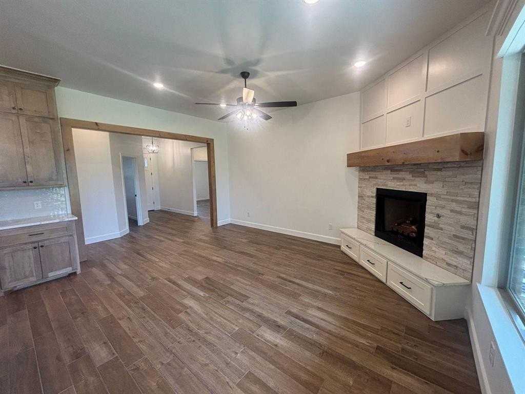 1900 Inglenook Dr - Photo 2 of 22
