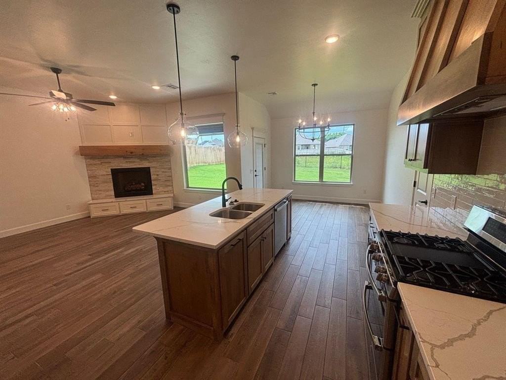 1900 Inglenook Dr - Photo 5 of 22