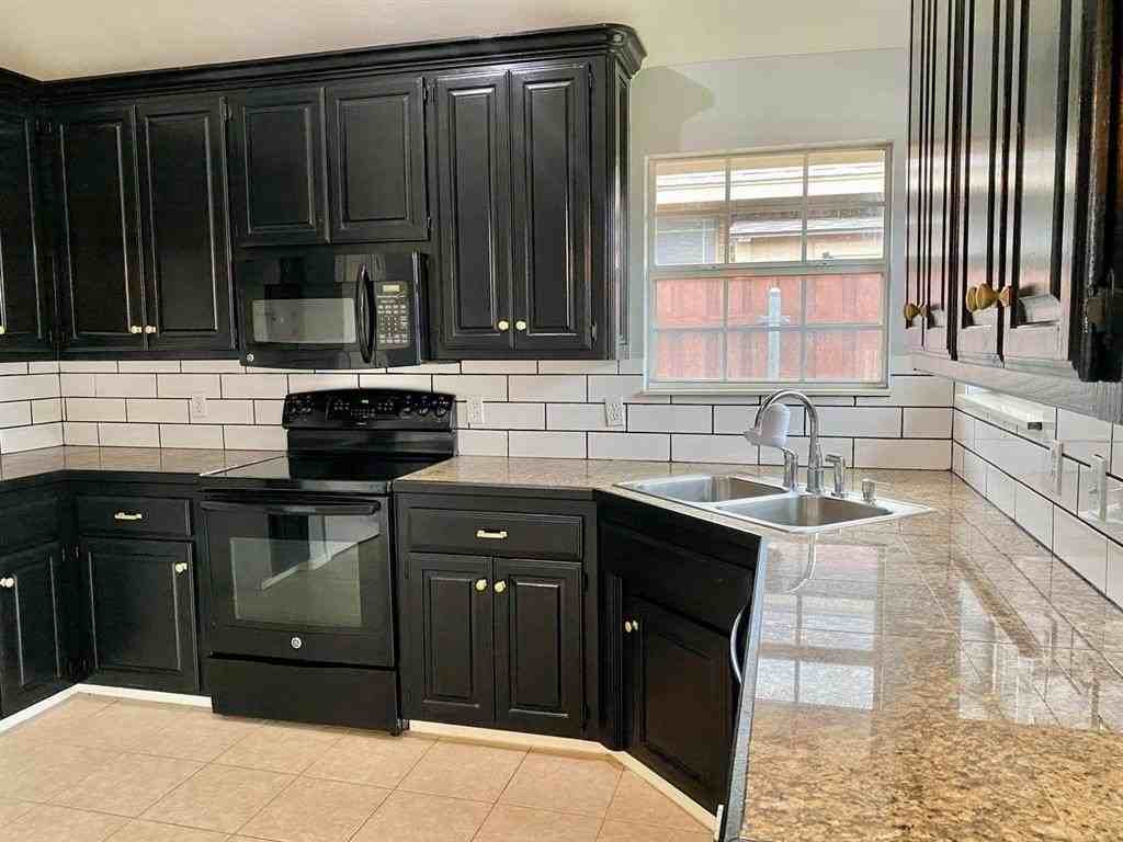 4805 Stag Horn Dr - Photo 4 of 22