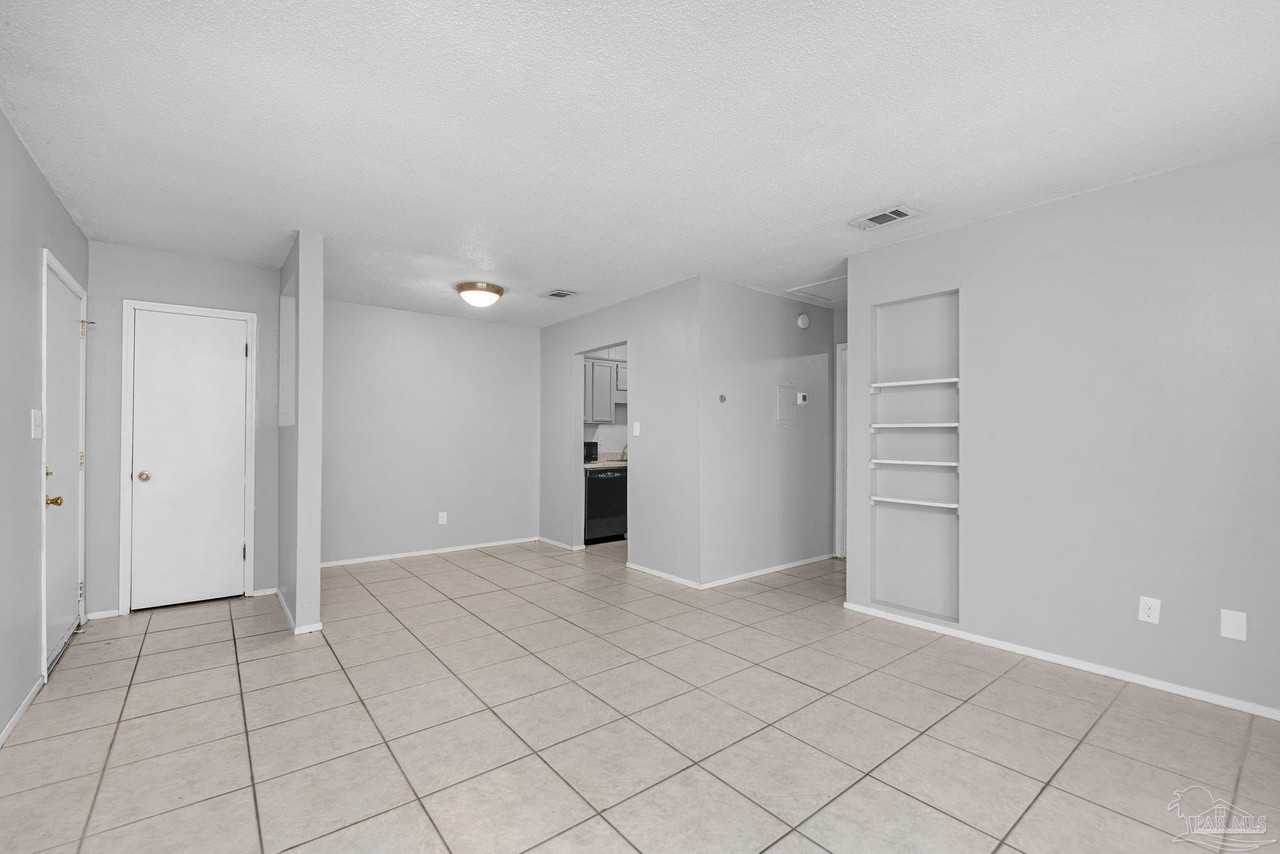 1555 Green Briar Pkwy #4 - Photo 2 of 16