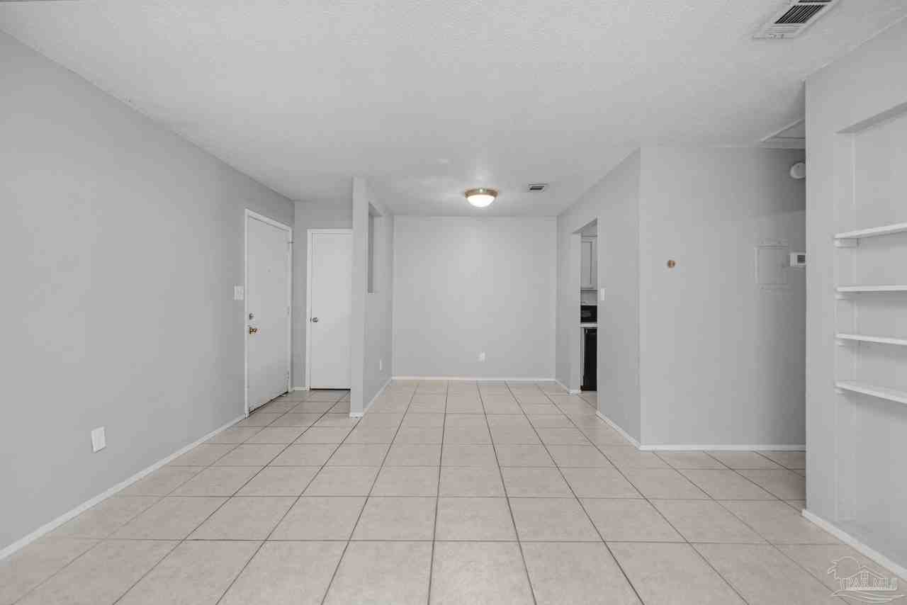 1555 Green Briar Pkwy #4 - Photo 3 of 16