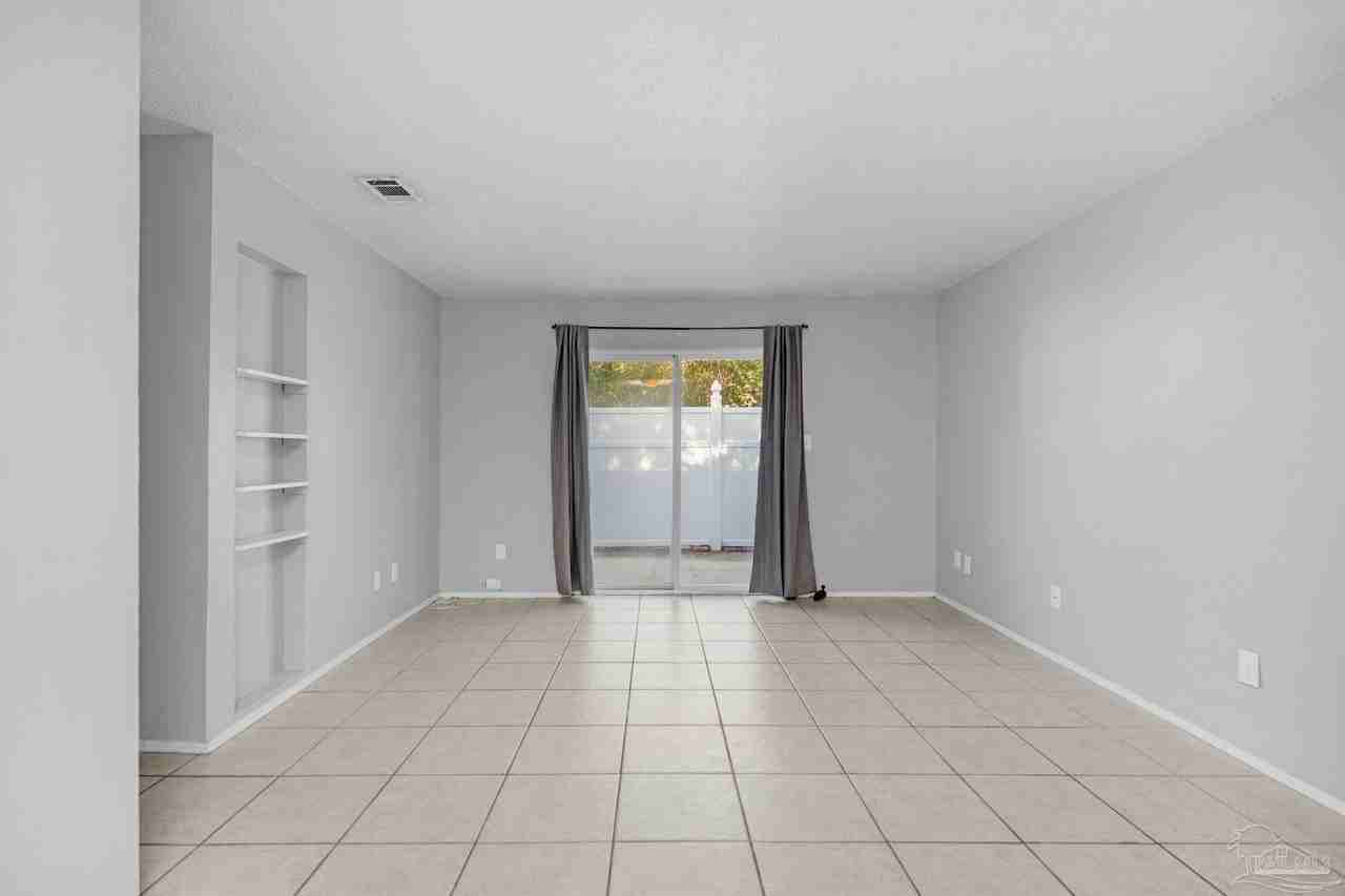 1555 Green Briar Pkwy #4 - Photo 4 of 16